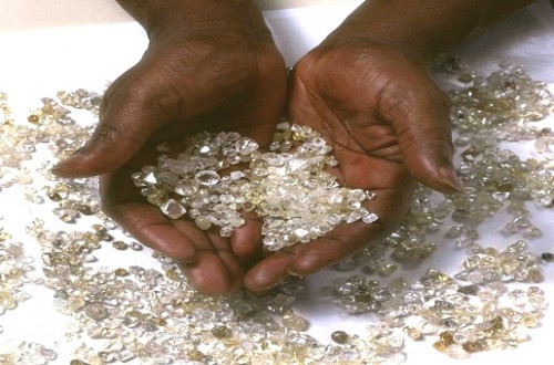 Le Gabon envoie trois ingénieurs se préparer à la certification des pierres précieuses