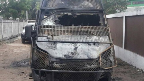 Un véhicule de police prend feu à Port-Gentil