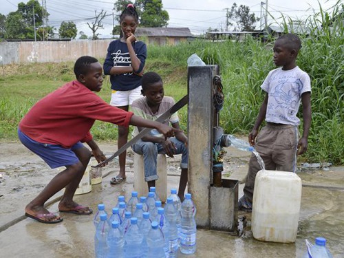 Libreville connaît un déficit en eau potable évalué à 55 % par le ministre de l’Economie