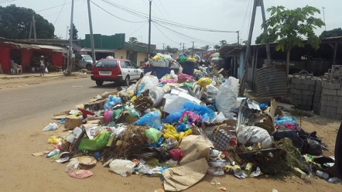 Insalubrité : après la présidence de la République, le parti au pouvoir demande un plan d’urgence pour résoudre la collecte des ordures à Libreville