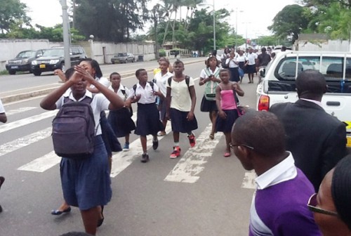 Manifestations d’élèves au Gabon : « Aucun blessé grave, ni perte en vie humaine », selon le gouvernement