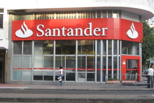 La banque espagnole Santander va financer à hauteur de 28 milliards de FCFA l’aménagement des voiries au Gabon  