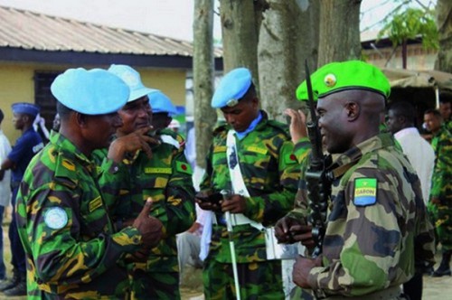 L’ONU rend hommage à deux Casques bleus gabonais décédés dans des opérations de maintien de la paix en Centrafrique 