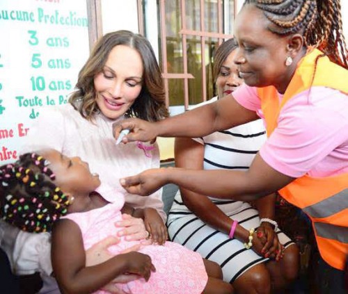 La première Dame, Sylvia Bongo Ondimba, lance la campagne de vaccination contre la poliomyélite 2017