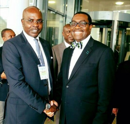 (A gauche), le ministre gabonais de l’Agriculture, Yves Ferdinand Manfumbi et Akinwumi Adesina, le président de la BAD (à droite)