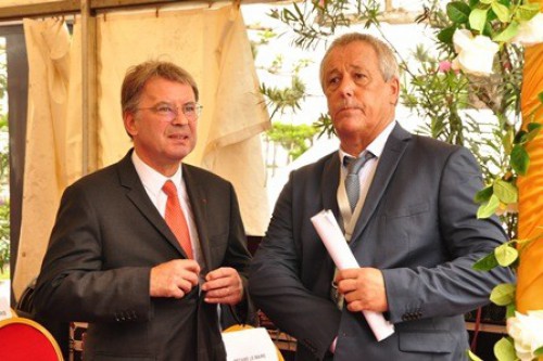 Philippe Autié, Ambassadeur de France (à gauche), et Daniel Lefebvre, directeur général d’ADL (à droite)