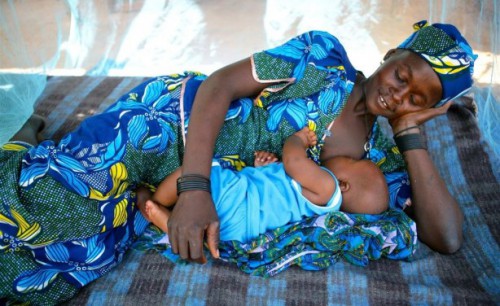 Gabon : seulement 32 enfants sur 100 sont mis au sein dans l’heure qui suit leur naissance