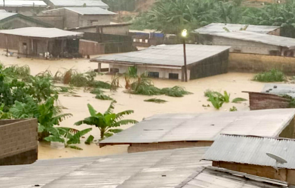 Des pluies torrentielles submergent la ville de Douala