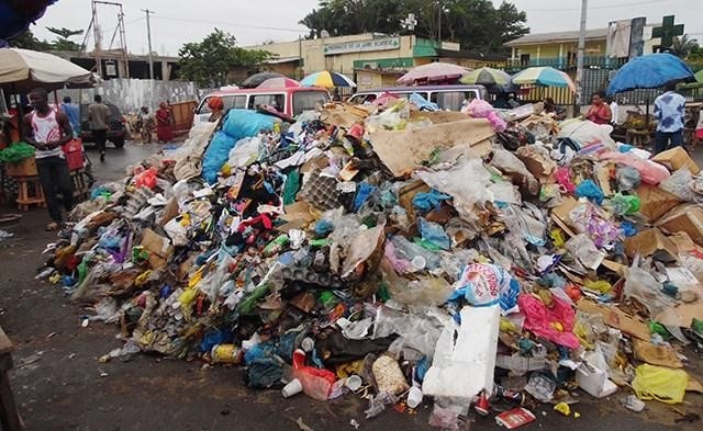 Libreville sous les tas ordures à quelques jours des fêtes de fin d&#039;année