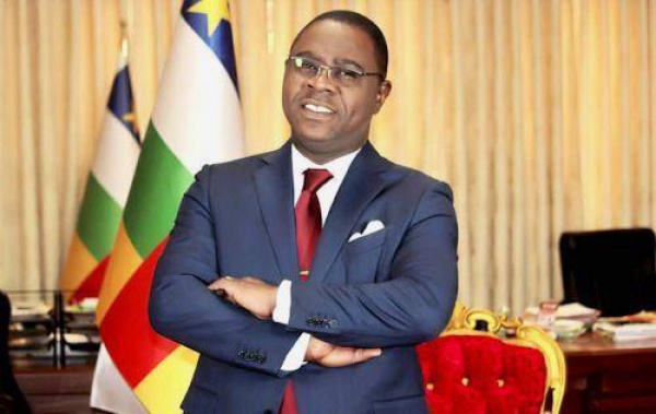 Le Camerounais Louis Paul Motaze passe la présidence de la BDEAC au Centrafrician Henri-Marie Dondra