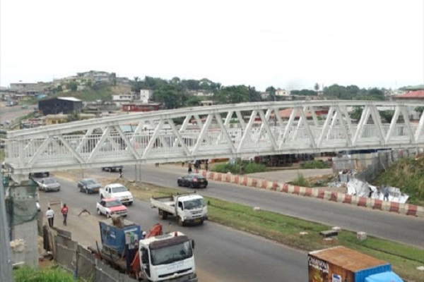 12 mois pour construire la passerelle pour piétons sur la voie express au niveau du lycée Léon Mba