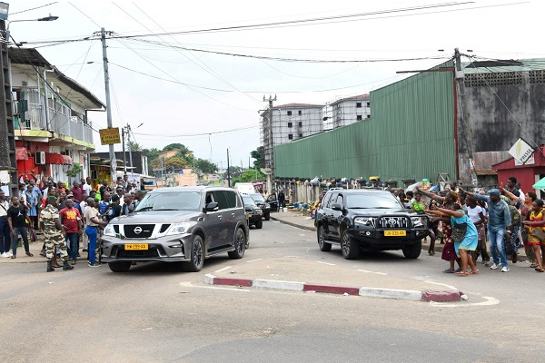 Libreville : Ali Bongo prescrit l’accélération des travaux routiers après son tour de ville