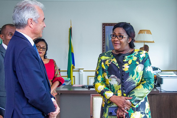 Voyages en France : le Gabon plaide pour l’allègement du circuit de la délivrance des visas