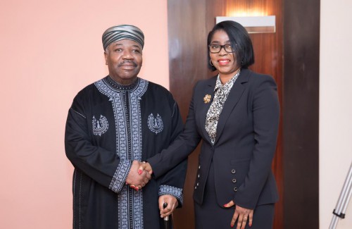 Ali Bongo reçoit le serment du ministre de la Défense à Rabat  