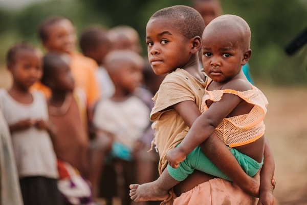 Adoption des enfants : le rappel à l’ordre du gouvernement aux centres d’accueil gabonais