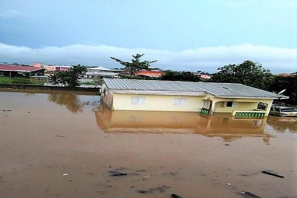 Plusieurs villes du Gabon frappées par des inondations et éboulements, le gouvernement préoccupé