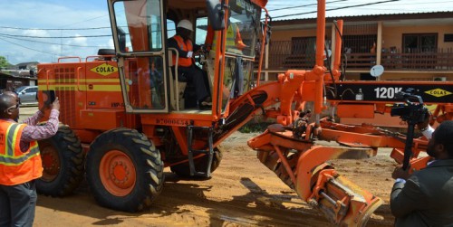 United Kingdom Export Finance investit près de 50 milliards FCFA dans l’aménagement de 112 voiries à Libreville