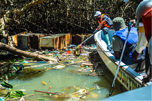 Environnement : quand les déchets menacent la survie des ressources halieutiques au Gabon