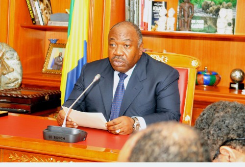Ali Bongo blâme les mauvaises pratiques dans la construction des infrastructures et exige plus de discipline budgétaire