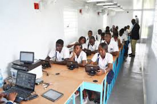 Samsung a offert un « village numérique » au Gabon