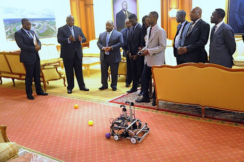 Ali Bongo galvanise les représentants gabonais aux jeux olympiques internationaux d’électronique à Washington