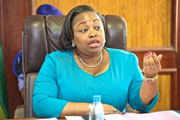 inscription-gratuite-dans-les-ecoles-les-precisions-du-ministre-camelia-ntoutoume-face-a-la-confusion