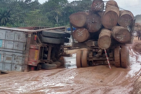 Le mauvais état de la route du Gabon entrave l’activité forestière