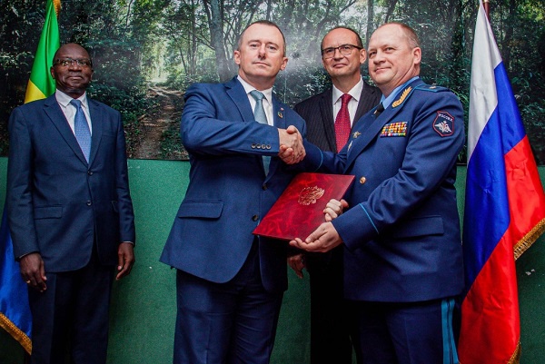 Lutte contre le braconnage : la Russie fait un don de matériel militaire au Gabon