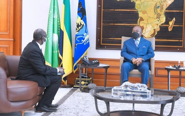 Abbas Mahamat Tolli reçu à Libreville par Ali Bongo pour faire le bilan macroéconomique de la Cemac et du Gabon