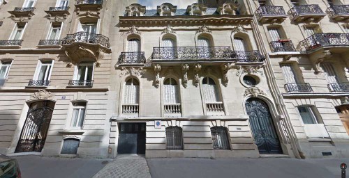 Le président annonce la cession à l&#039;État gabonais de deux propriétés luxueuses à Paris