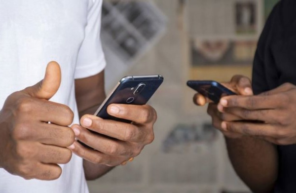 Mobile money : les Gabonais l’adoptent de plus en plus, mais les transactions reculent au 1ᵉʳ trimestre 2025