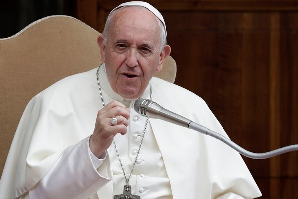 Homosexualité : le pape François prend le contre-pied de l’Église catholique au Gabon