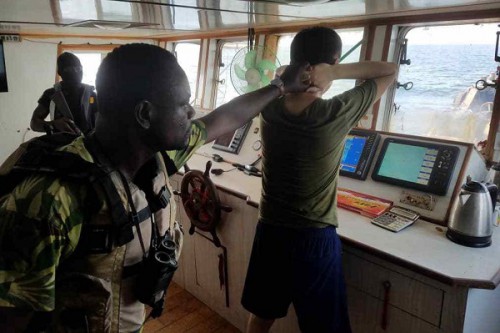 Pêche illégale : le Gabon planche sur les sanctions à infliger au chalutier chinois Haixin 27