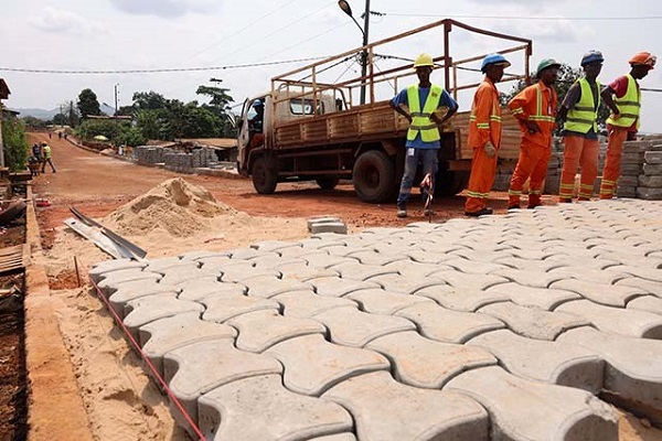 Travaux publics : le Mintp recrute des entreprises pour paver des routes à Ndjolé dans le Moyen-Ogooué