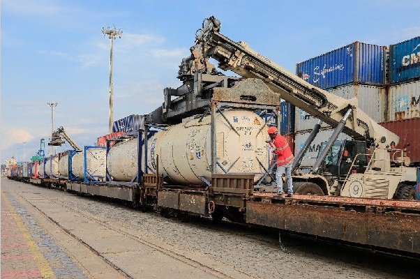 Bolloré implémente une solution rail-route pour ravitailler le Haut-Ogooué et l’Ogooué-Lolo face à la pénurie