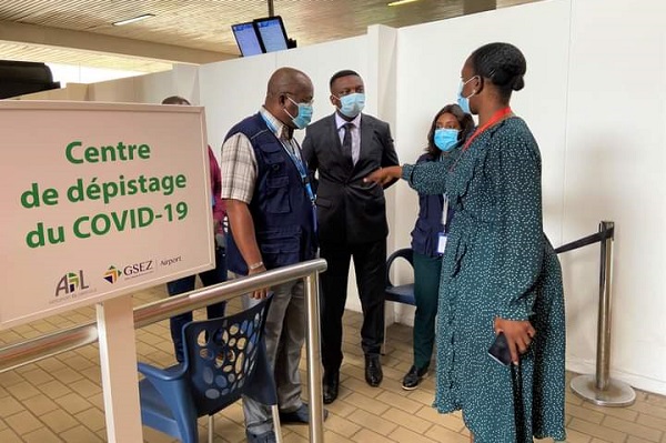 Covid-19 : l’OMS évalue les besoins de l’aéroport international de Libreville avec la hausse du nombre de vols