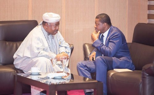 Le président Togolais Faure Essozimna Gnassingbé et son homologue gabonais, Ali Bongo Ondimba à Libreville.