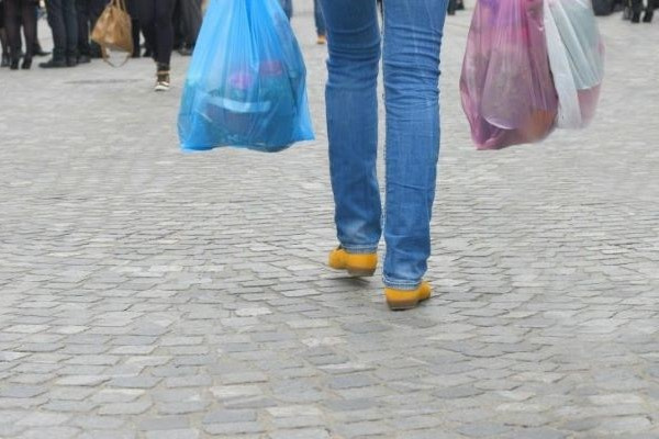 Pollution : le Gabon interdit les sacs plastiques à usage unique