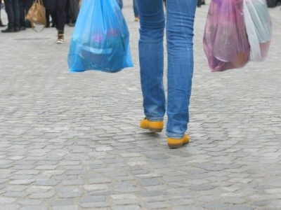 pollution-le-gabon-interdit-les-sacs-plastiques-a-usage-unique