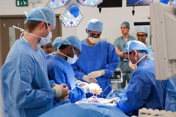 Urologie : Libreville accueille une campagne médico-chirurgicale pour limiter les évacuations sanitaires