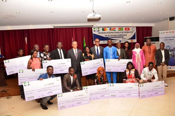 Économie numérique : des chèques pour les lauréats gabonais du concours d’entreprenariat de la Confejes