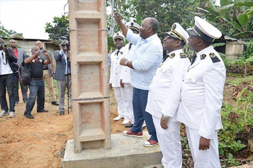 Ali Bongo inaugure l’électrification de 28 villages près de Libreville