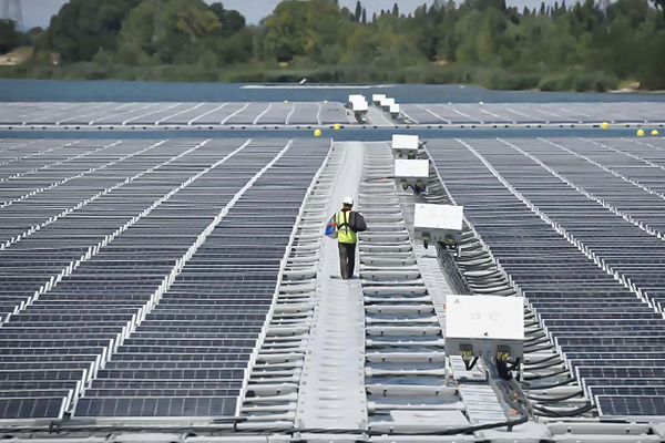 apres-le-petrole-le-gaz-et-le-bois-le-francais-total-energies-veut-investir-dans-l-energie-renouvelable-au-gabon
