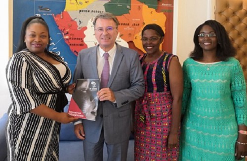 Le réseau des femmes africaines énarques présenté à l’ambassadeur de France au Gabon