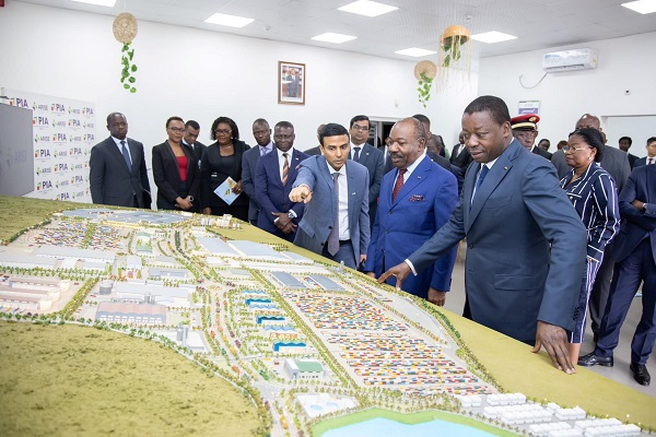 Au Togo, Ali Bongo visite des infrastructures numérique et portuaire dont les modèles inspirent le Gabon