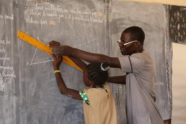 Matières scientifiques : le Gabon lance le recrutement direct de 900 enseignants pour combler le déficit