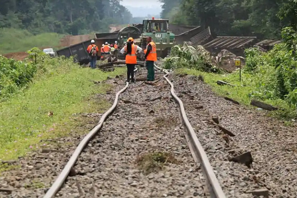 200 mètres de voie ferrée endommagés suite au déraillement d’un train minéralier entre Andem et Ntoum
