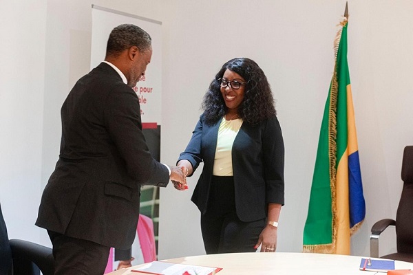 Des investisseurs équato-guinéens se proposent de financer des projets numériques de la Poste au Gabon