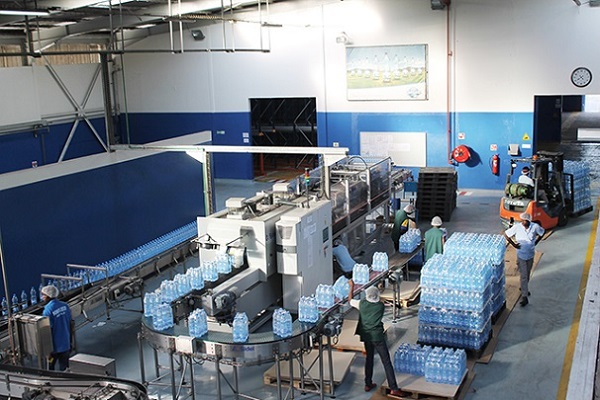 Gabon : la distribution de l’eau minérale Andza perturbée par la suspension du trafic ferroviaire