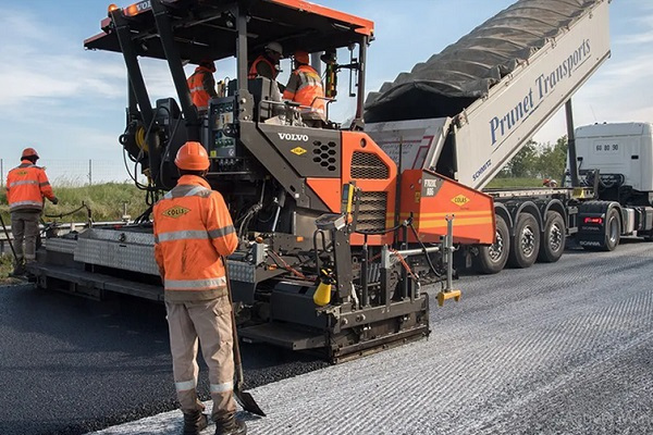 Au Gabon, le français Colas s’engage à bitumer 9,5 km de route pour compenser une surfacturation